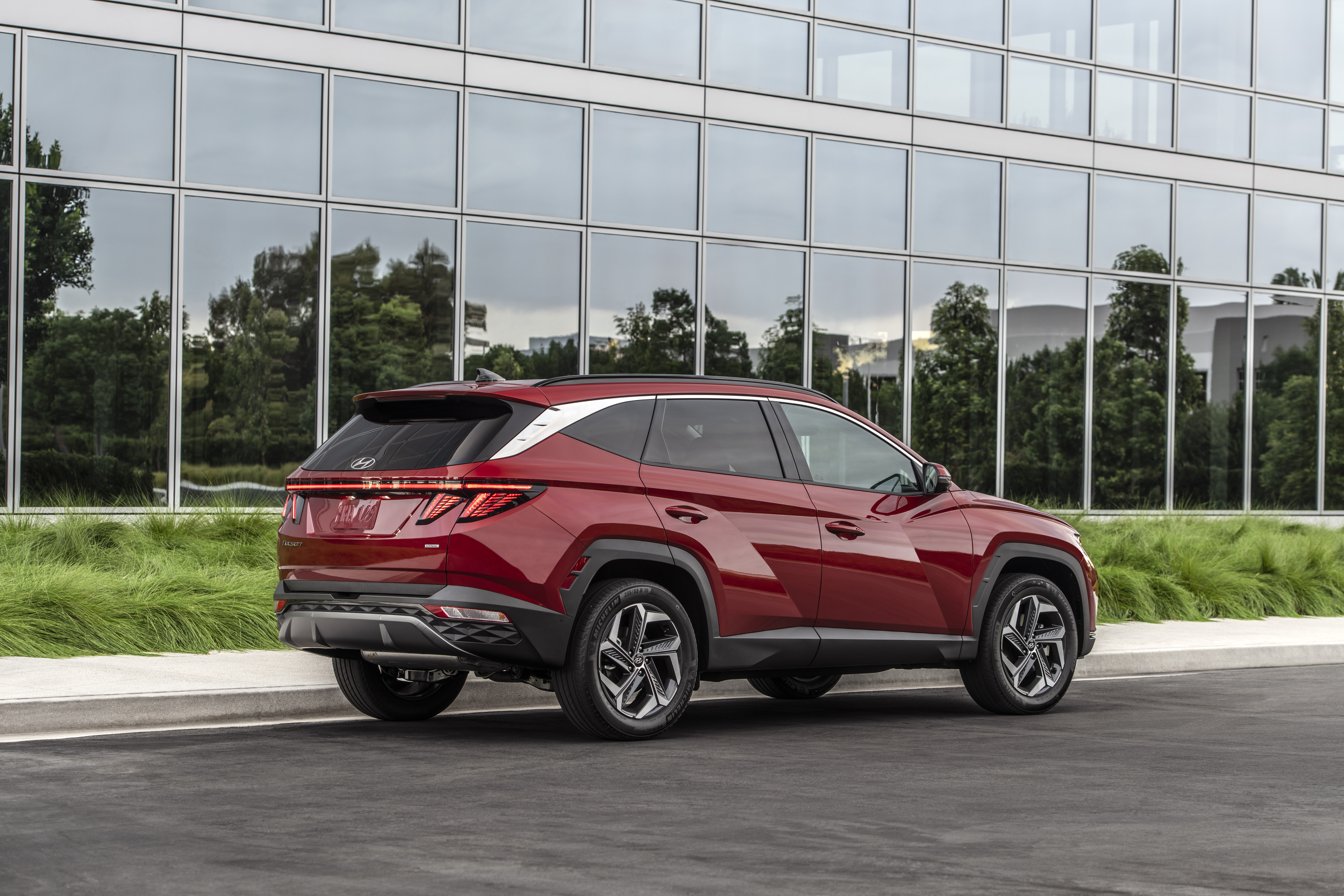 Hyundai Tucson Receives Perfect Score in Car Seat Safety by Cars.com!