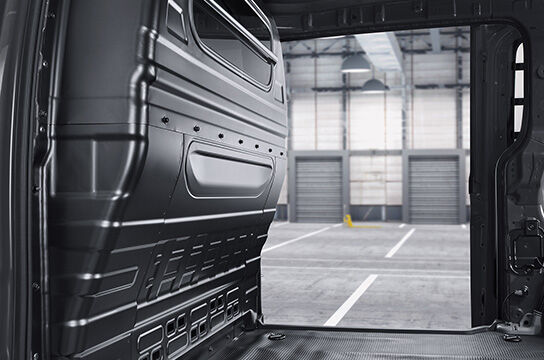 staria-us4-van-3-seater-passenger-cargo-space-bulkhead-origianl